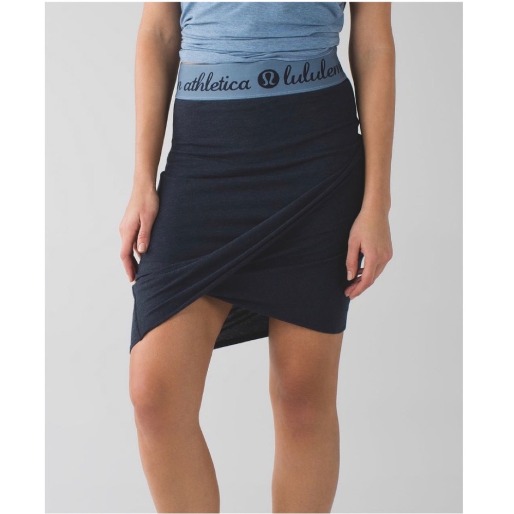 Lululemon ‘Inner Essence’ Skirt Heathered Naval Blue / Blue Denim Size 6, W8637S